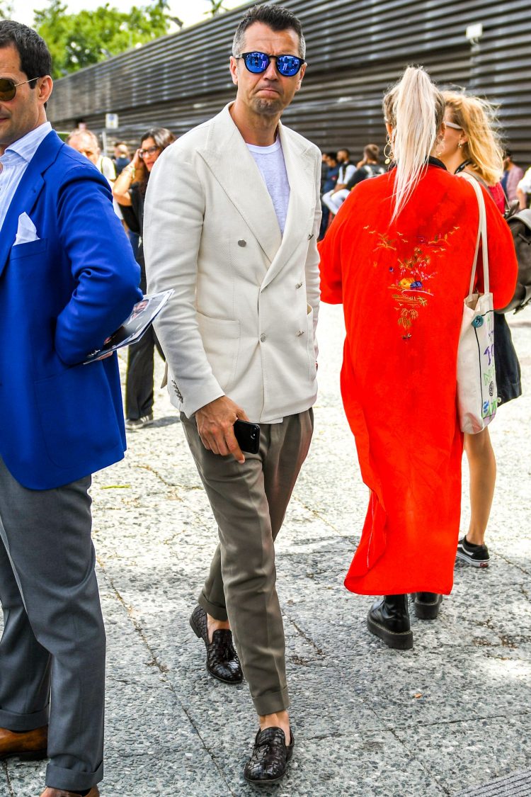 Off-white blazer in a chic, nuanced tone with a clean look.