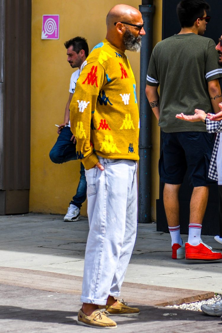 Ice-washed jeans that are as close to white as possible will give you a modern look.