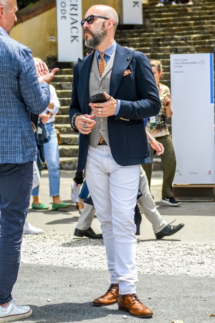 White jeans play a supporting role in the cord with a strong presence!