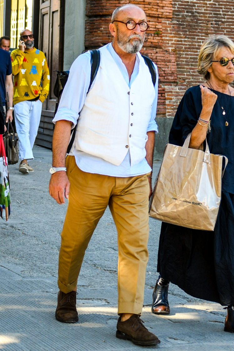 Natural coordination of brown pants blended with a fresh top