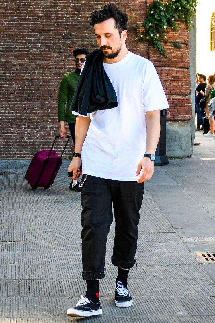 Black denim monotone coordination with a skater feel with the combination of vans and socks