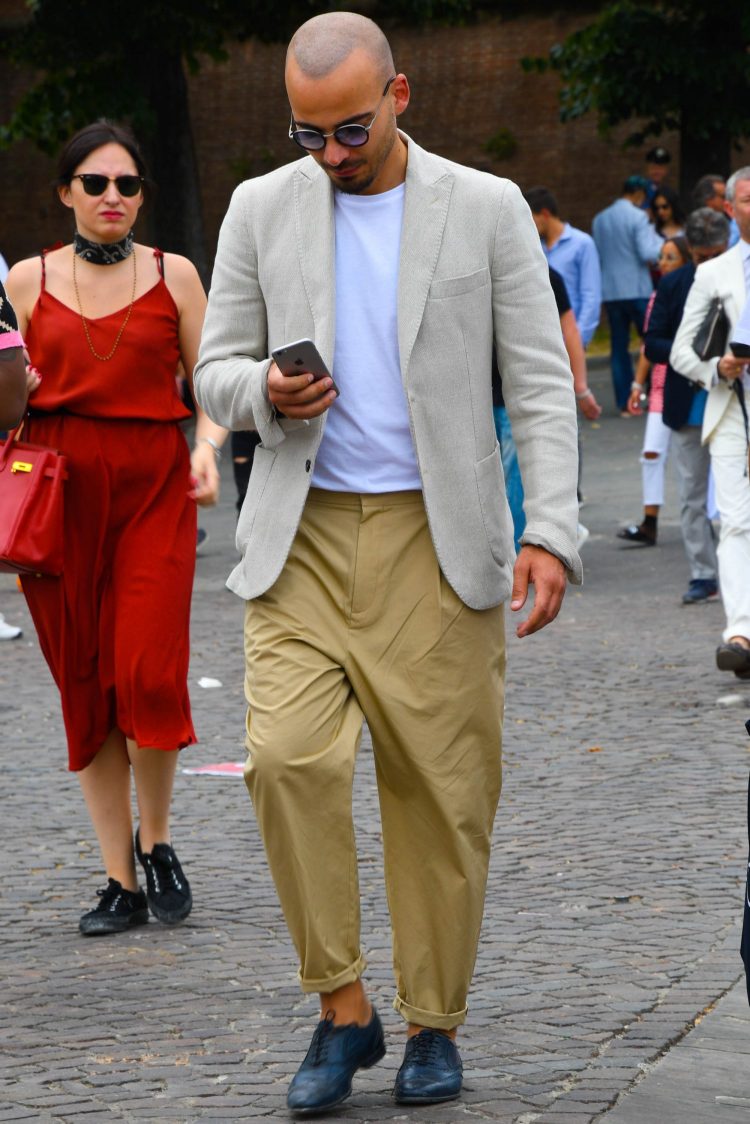 (8) Big silhouettes are in style! Wide pants" for a trend-conscious jacket style