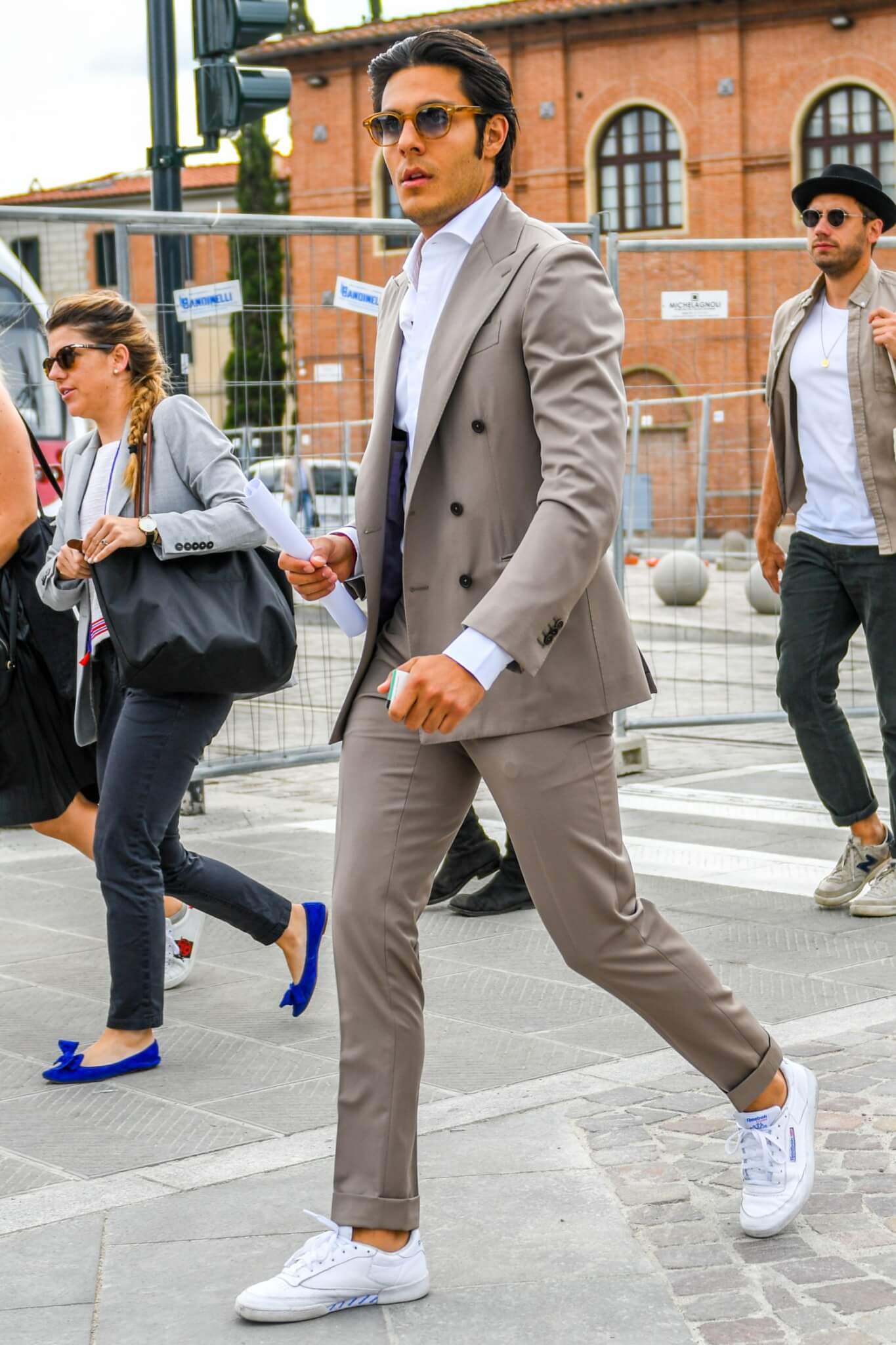 Suit, white shirt, white sneakers | Sneakers outfit men, Mens outfits, Mens  casual outfits summer