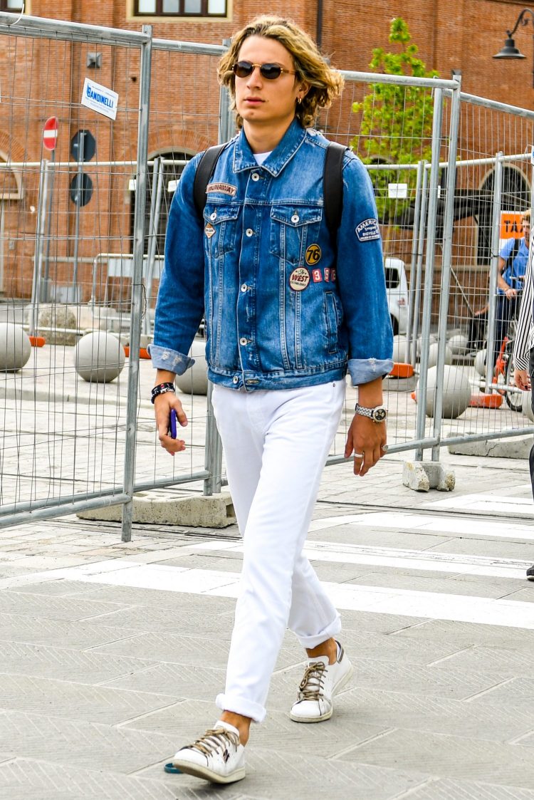 White jeans are no exception to the transparency problem that can be a concern during the sunny season!