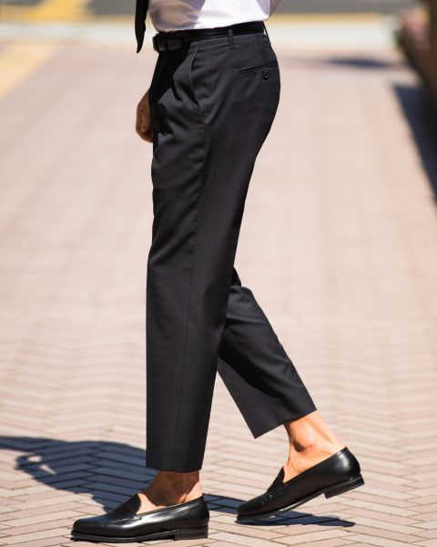 Attractiveness of Beautiful Slacks (2) "Corrects even hard O-legs! Calculated tapered silhouette that conforms to the body."