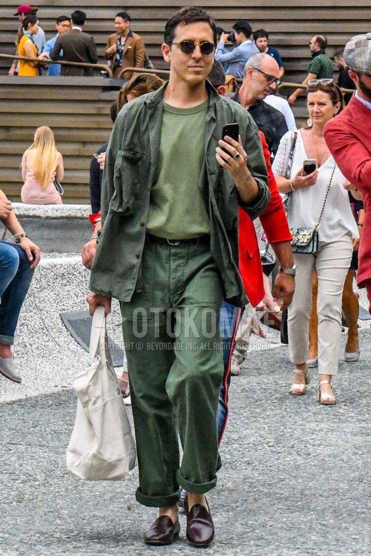 Other sunglasses, olive green solid shirt, olive green solid t-shirt, solid leather belt, olive green solid cargo pants, brown other loafer leather shoes, and other men's fall and winter outfits.
