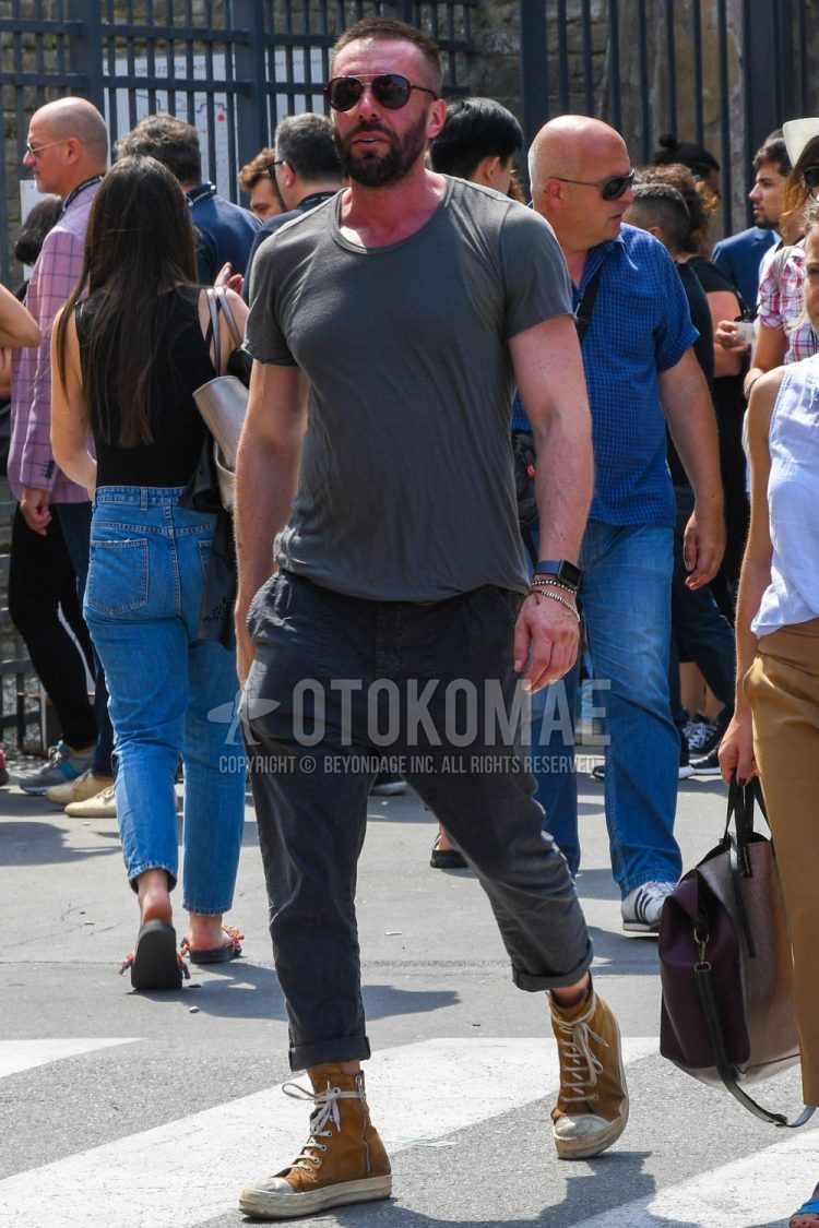 A spring/summer men's coordinate outfit with plain sunglasses, a plain gray t-shirt, plain gray chinos, and brown high-cut sneakers.
