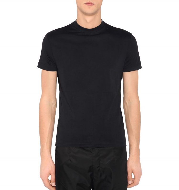 こんなコーデのインナー使いに最適な黒Tシャツはコレ！「PRADA(プラダ) コットンジャージー3パックTシャツ」