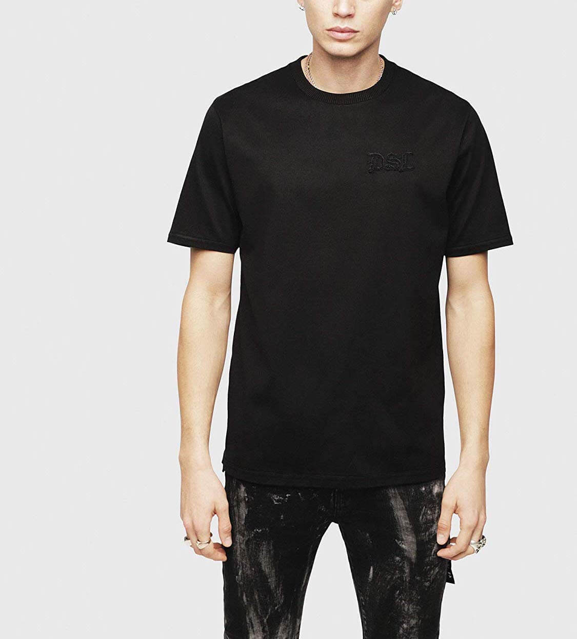 黒tシャツ コーデ特集 インナー使いでも高ポテンシャルを発揮するデキるやつ メンズファッションメディア Otokomae 男前研究所