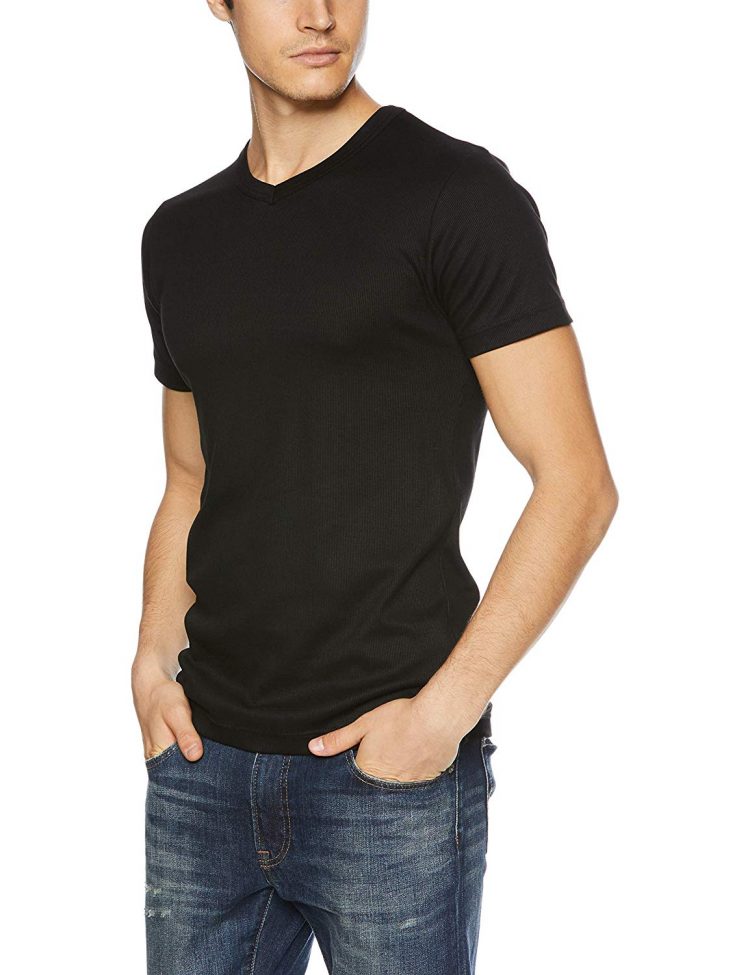 こんなコーデのインナー使いに最適な黒Tシャツはコレ！「ESTNATION(エストネーション) テレコVネックTシャツ」