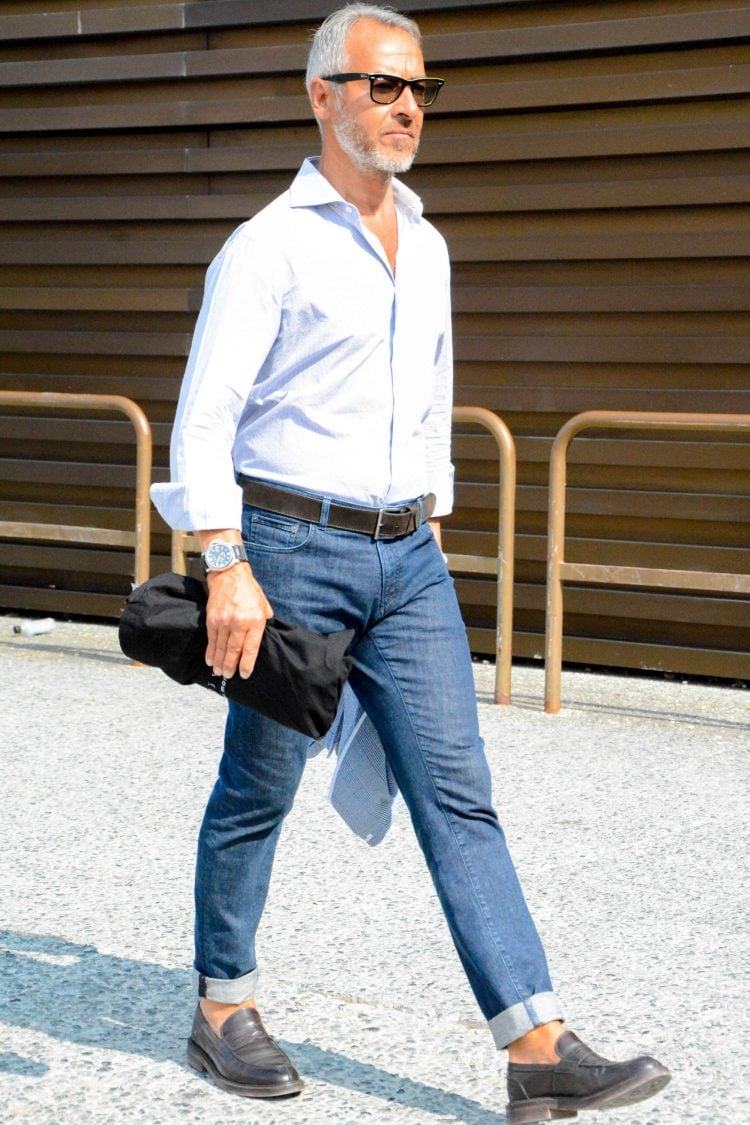 Adding a dress shirt to your coordinate will give your jeans a more mature look.