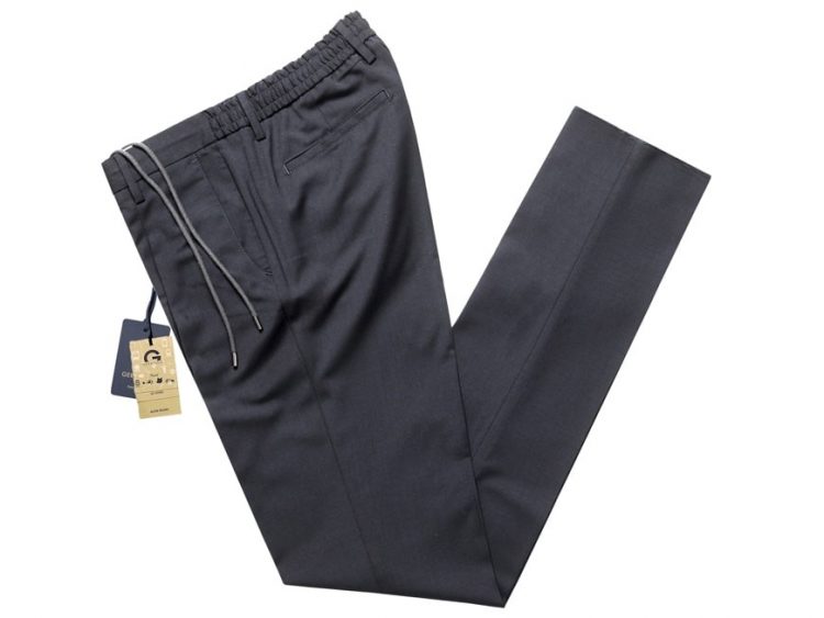 GERMANO 1 Pleated Easy Pants TRAVEL" with wrinkle resistance, stretch, and washable design, ideal for business trips and travel.