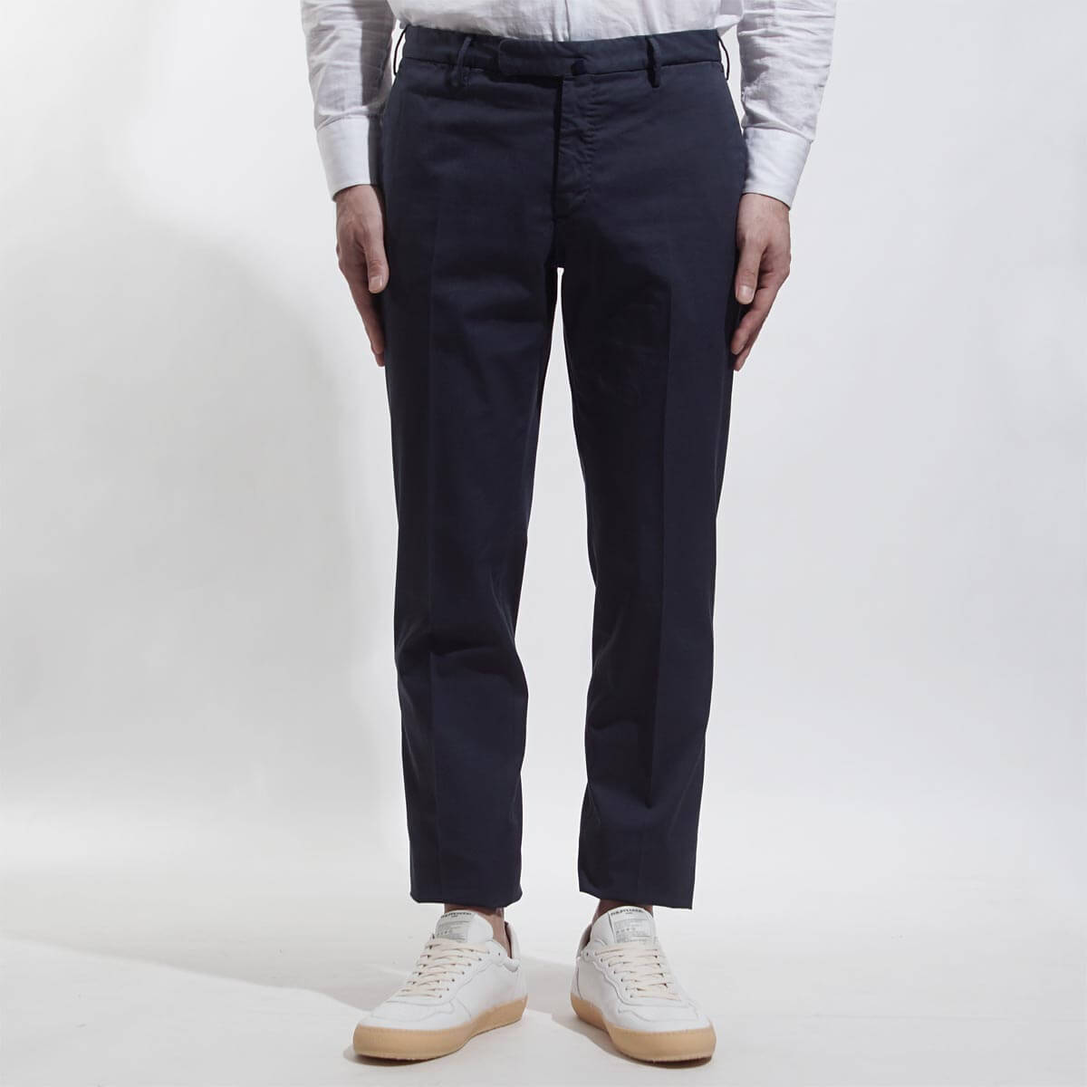 アンクルパンツがメンズコーデの幅を広げる 上品な抜け感を演出した着こなしを注目の海外スナップで紹介 メンズファッションメディア Otokomae 男前研究所 ページ 16 ページ 16 アンクルパンツがメンズコーデの幅を広げる 上品な抜け感を演出した着こなしを注目の海外スナップで紹介 メンズファッションメディア Otokomae 男前研究所 ページ 16 ページ 16