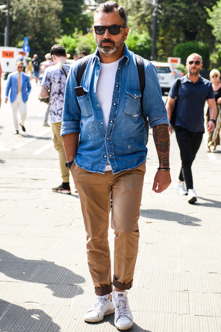 Denim shirts can also be incorporated into a coordinate as if they were outerwear!