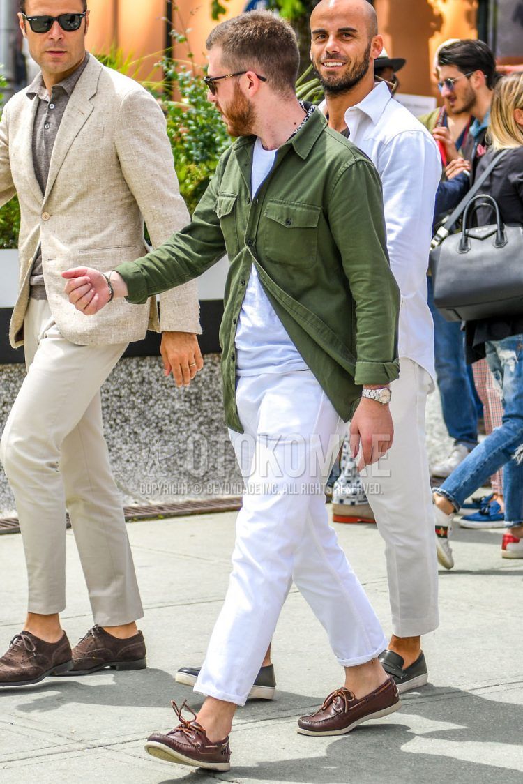 A spring/fall/summer men's coordinate outfit with plain sunglasses, plain olive green M-65, plain white t-shirt, plain white ankle pants, plain white denim/jeans, and brown moccasins/deck shoes leather shoes.