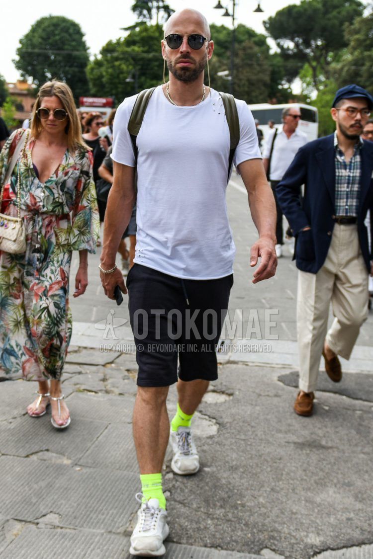 ショートパンツ メンズ コーデ特集 軽やかでアクティブな着こなし