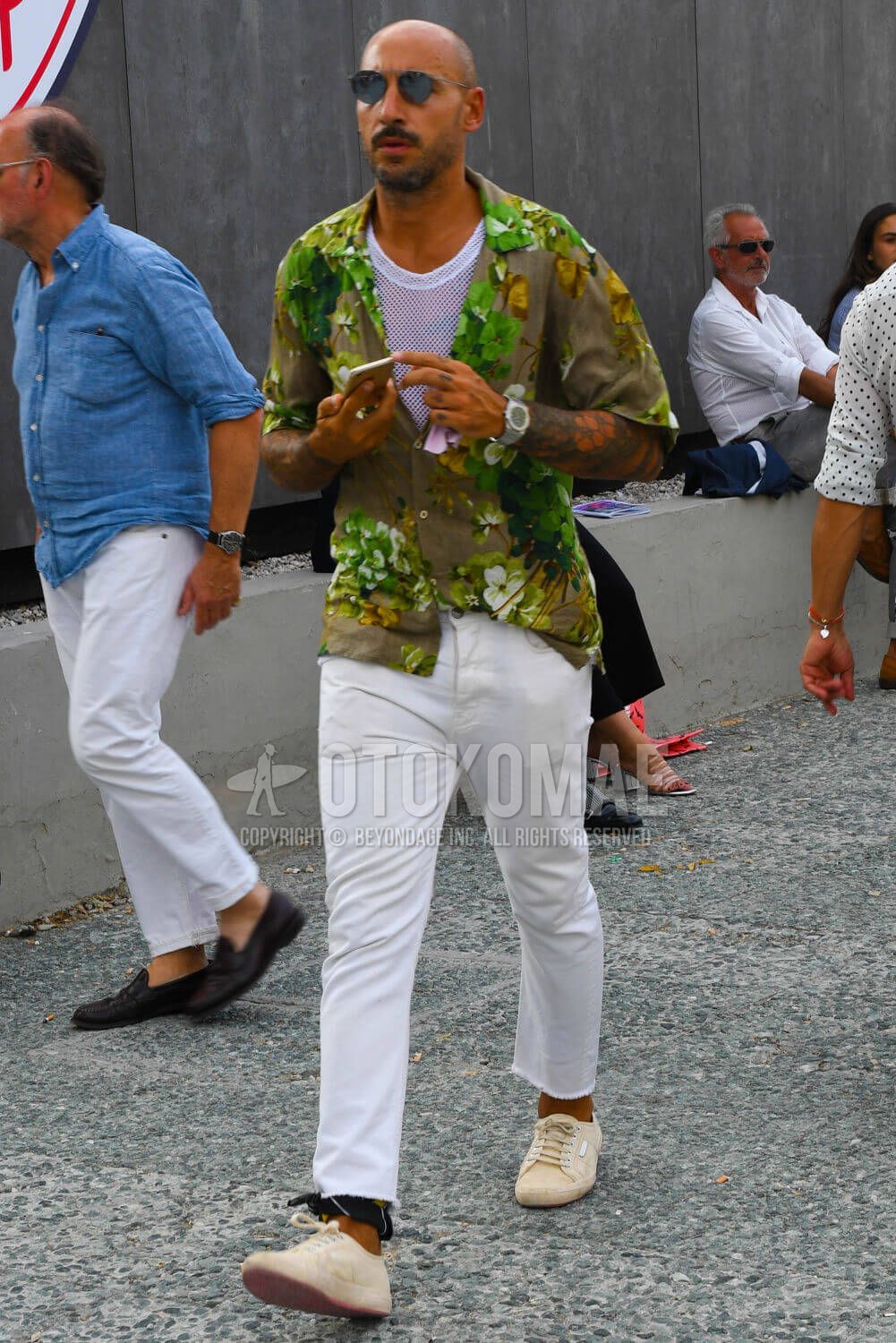 夏のジーンズ コーデ特集 おしゃれなメンズカジュアルスタイルを実現する10パターンの着こなしとは メンズファッションメディア Reus ページ 6