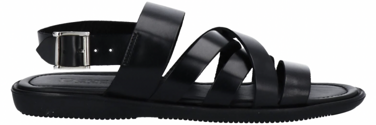 DOUCAL'S Gurkha sandals" exude Italian craftsmanship, even taking into account the comfort of walking.