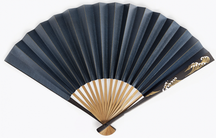 A rich fan using Kanazawa foil! Hakuichi persimmon tannin side lacquer fan, wave, navy blue brown