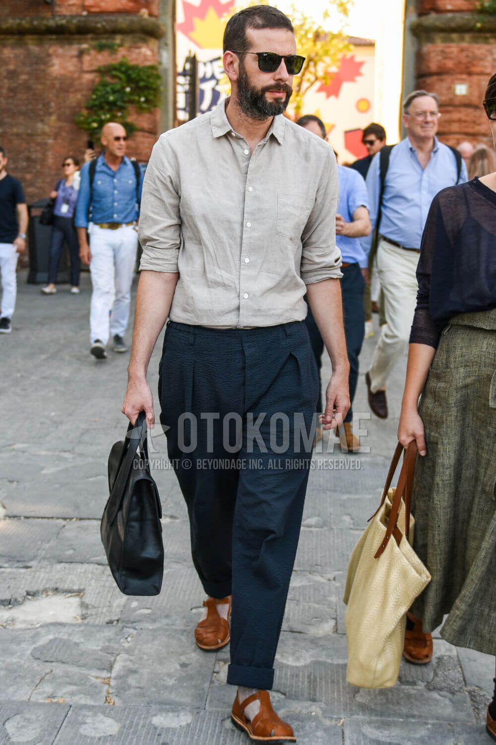 プリーツパンツ メンズ コーデ特集 大人の余裕感ある洒脱な着こなし アイテムを紹介 メンズファッションメディア Otokomae 男前研究所 ページ 5 ページ 5