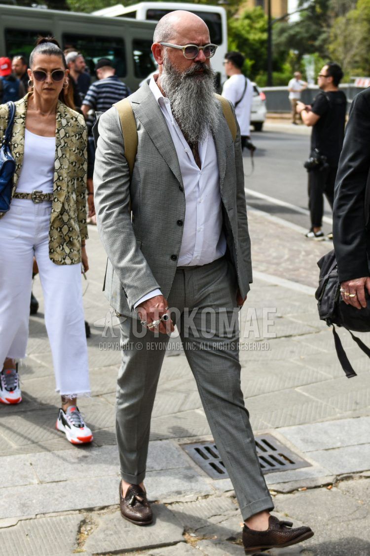 Spring, summer and fall men's coordinate outfit with plain gray glasses, plain white shirt, brown tassel loafer leather shoes and plain gray suit.