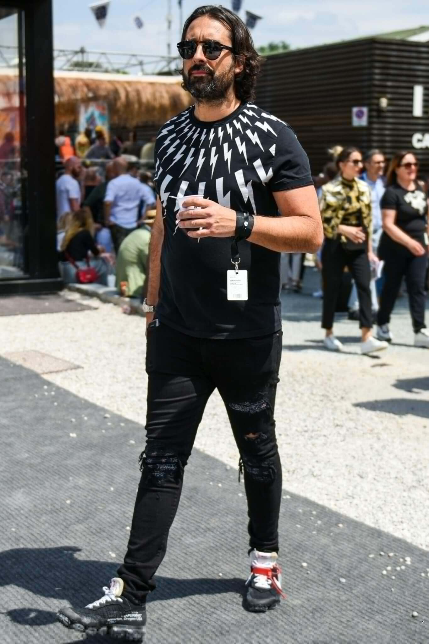 黒tシャツ コーデ メンズ特集 21最新 メンズファッションメディア Otokomae 男前研究所 ページ 6 ページ 6