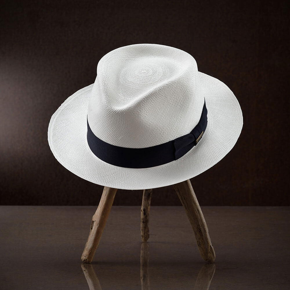 帽子を使ってメンズコーデを一味違った雰囲気に 種類別に注目の着こなし アイテムを紹介 メンズファッションメディア Otokomae ページ 5otokomae 男前研究所 ページ 5