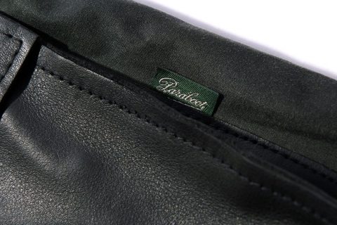 The BABUA's famous oiled cloth jacket "BEDALE SL" with Paraboot's squirrel leather is a one-of-a-kind gem.