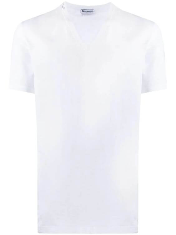 Vネックtシャツコーデ 特集 シャープな胸元と抜けを演出した着こなし アイテム紹介 メンズファッションメディア Gov ページ 4gov 男前研究所 ページ 4