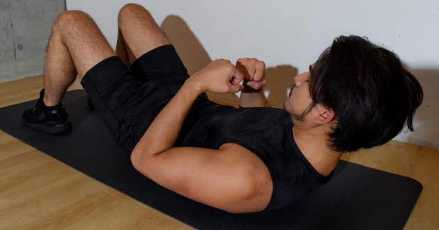 Crunches to split your upper abs! What is the most effective way for beginners to train?