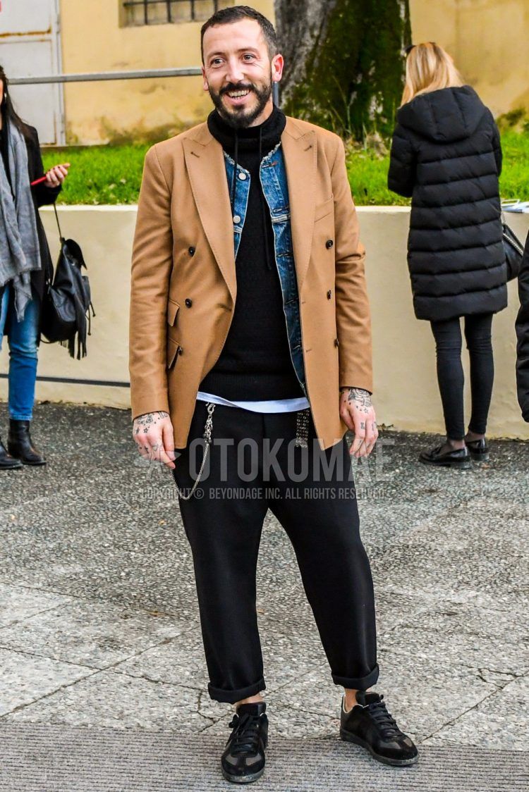Winter men's coordinate outfit with plain brown chester coat, plain blue denim jacket, plain black turtleneck knit, plain black others, and black low-cut sneakers.