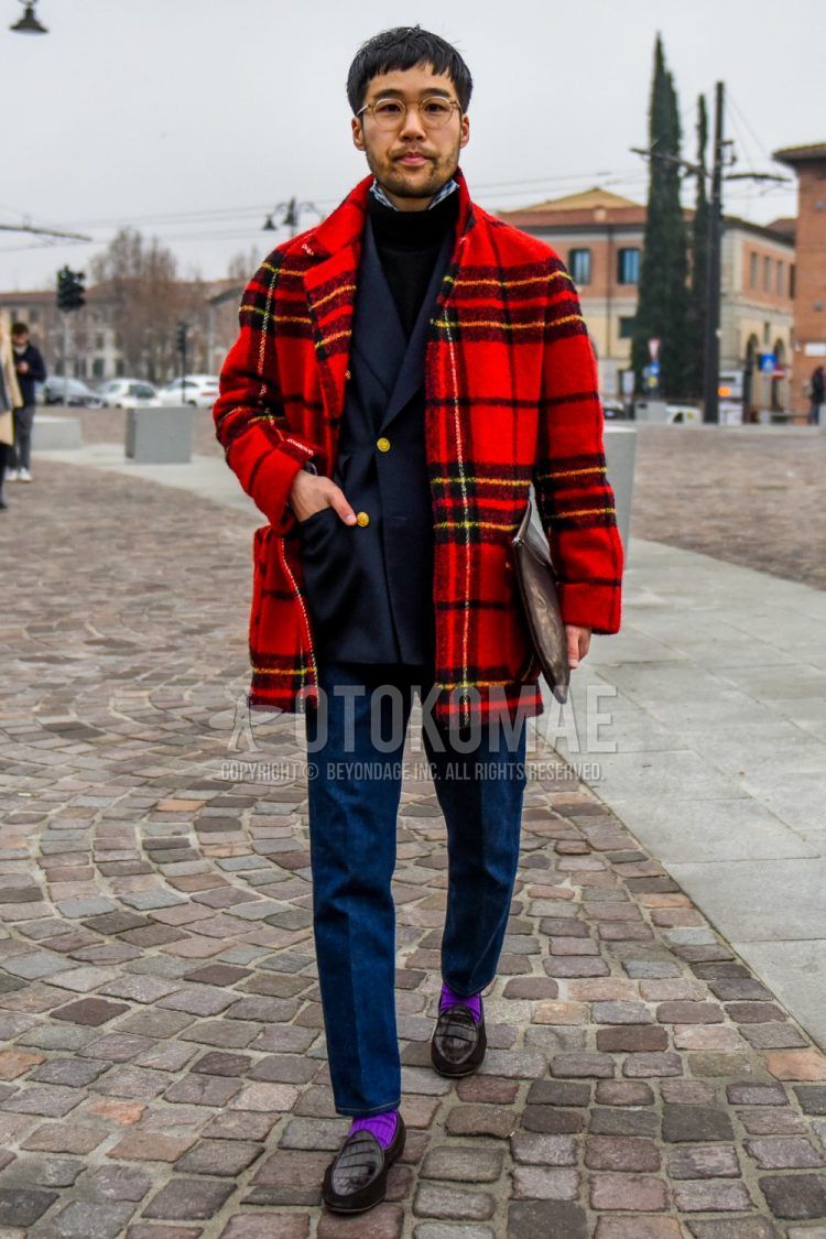 Plain glasses, red checked chester coat, plain black turtleneck knit, plain navy tailored jacket, plain navy denisla, plain purple socks, brown coin loafer leather shoes, plain brown clutch/second bag/drawl. Men's Codes and Outfits.