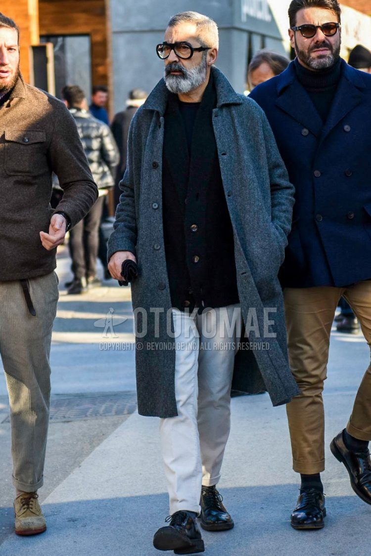 A winter men's outfit with plain glasses, a plain gray stainless steel collar coat, a plain black cardigan, a plain black sweater, plain white cotton pants, and black plain toe leather shoes.