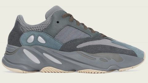 YEEZY_BOOST_700_TEAL_BLUE_Right_PR300_4000x2976-2