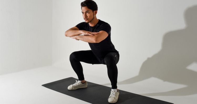スクワットで屈強な足腰を作る！効果が出る正しいやり方を紹介 | メンズファッションメディア OTOKOMAE / 男前研究所