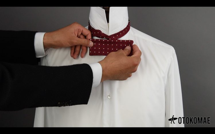 How to Tie a Bow Tie (Bow Tie) (4) "Fold the short end over and hold it horizontally in front of your neck.