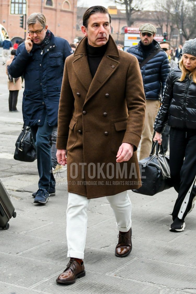 Men's coordinate and outfit with plain brown Ulster coat, plain black turtleneck knit, plain white winter pants (corduroy, velour), plain red socks, brown plain toe leather shoes.