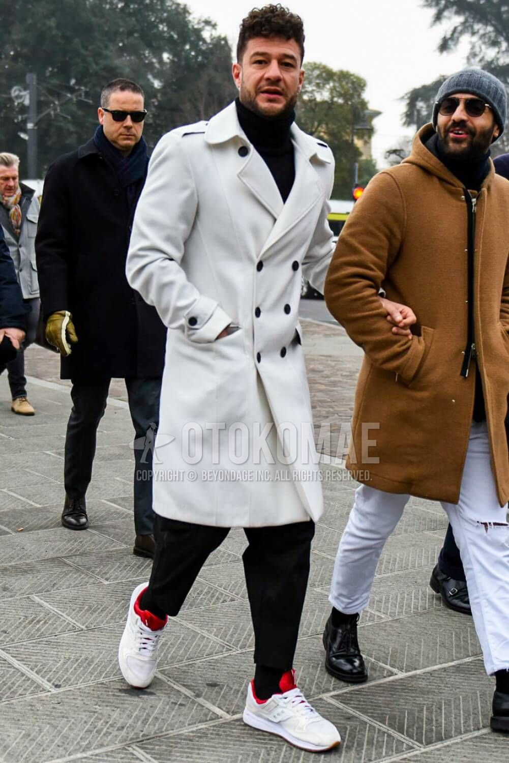 白コート メンズ特集 大人の男が参考にしたい注目の着こなしとアイテムを紹介 メンズファッションメディア Otokomaeotokomae 男前研究所