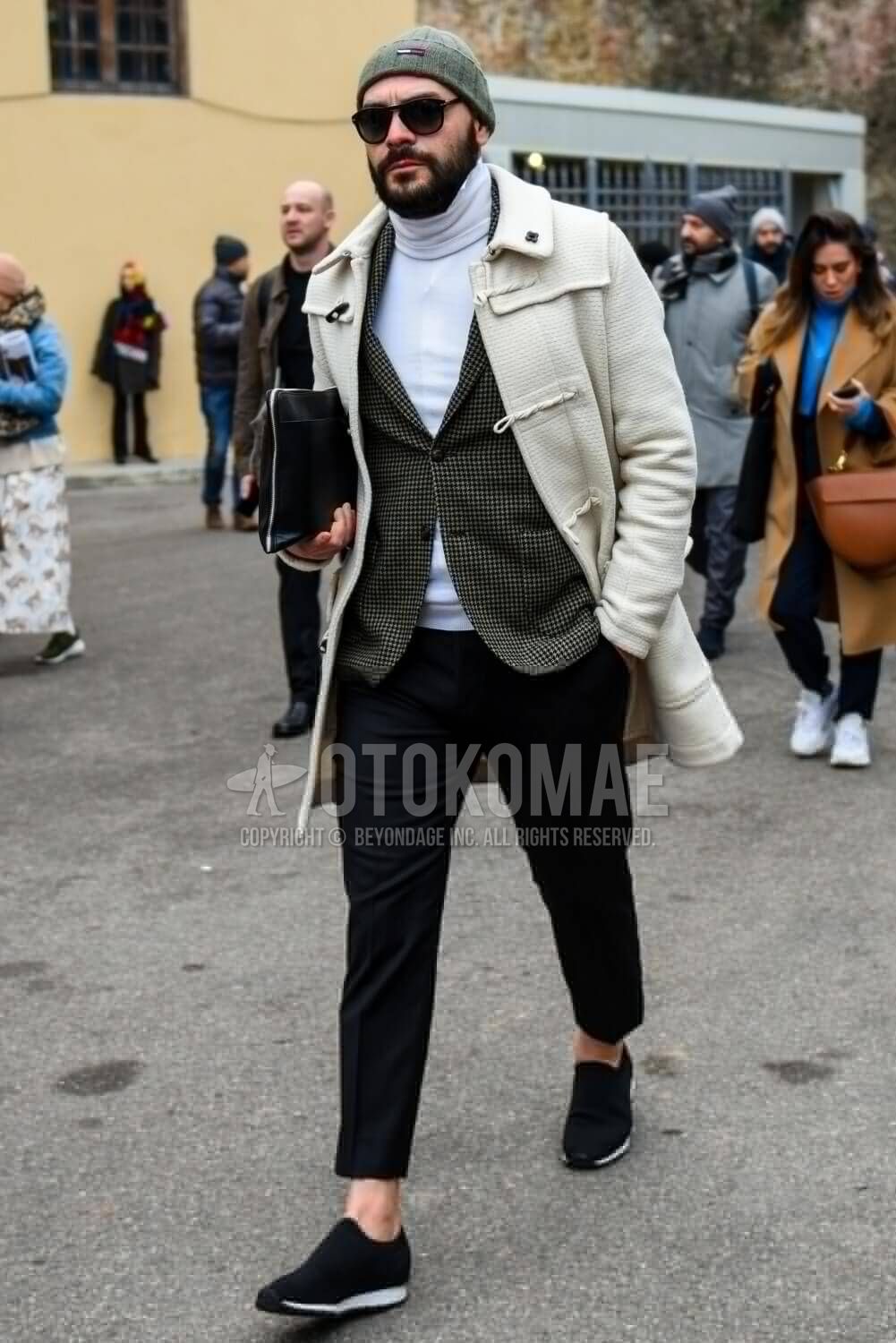 白コート メンズ特集 大人の男が参考にしたい注目の着こなしとアイテムを紹介 メンズファッションメディア Otokomae 男前研究所