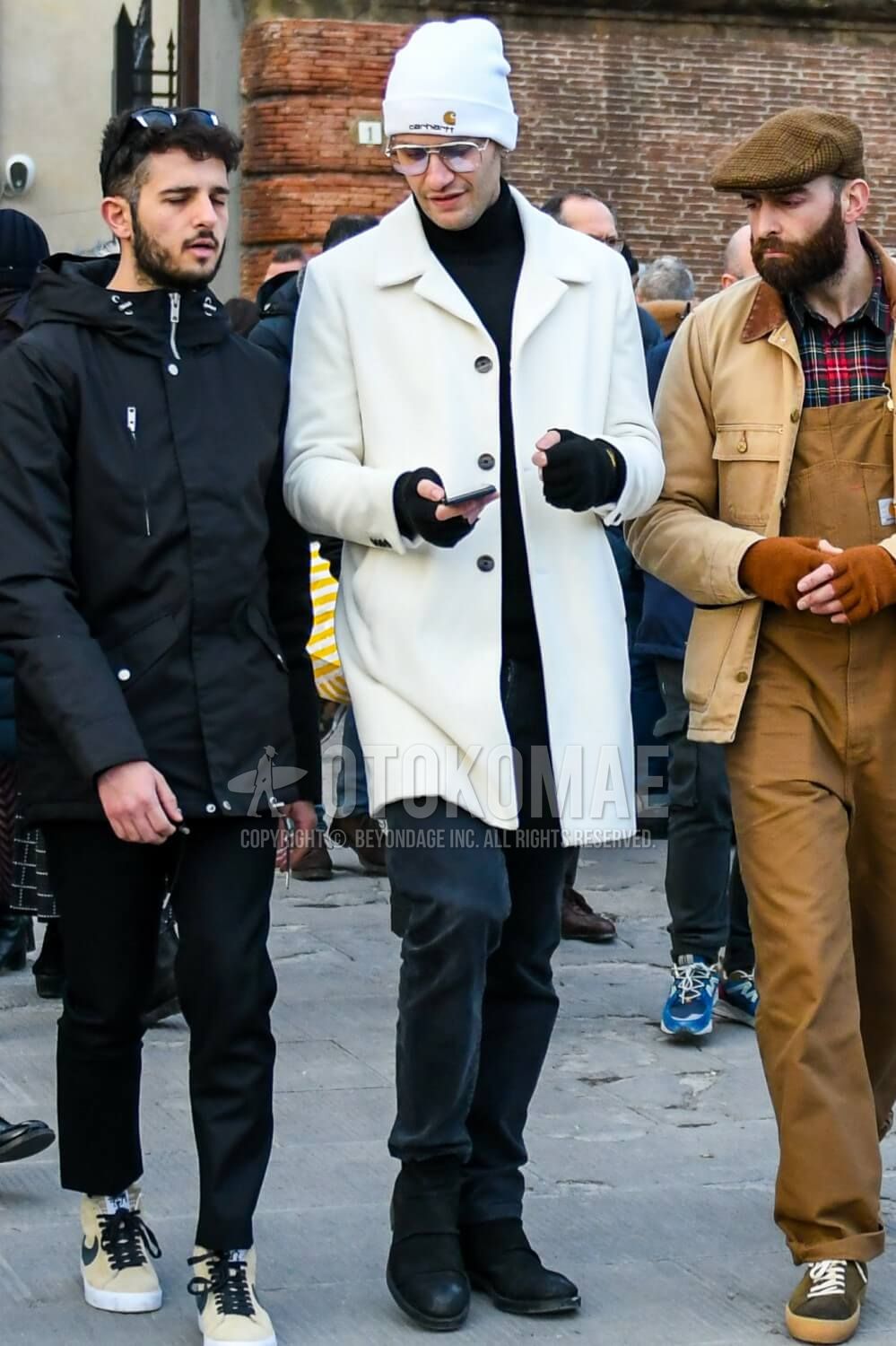 白コート メンズ特集 大人の男が参考にしたい注目の着こなしとアイテムを紹介 メンズファッションメディア Otokomaeotokomae 男前研究所