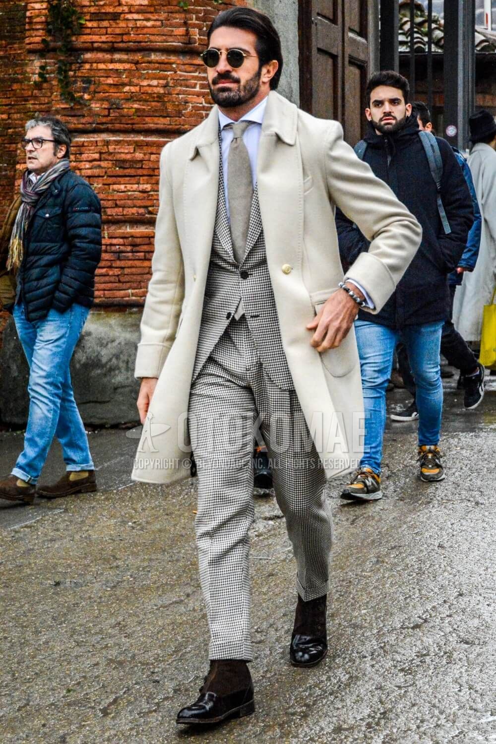 白コート メンズ特集 大人の男が参考にしたい注目の着こなしとアイテムを紹介 メンズファッションメディア Iicfiicf 男前研究所