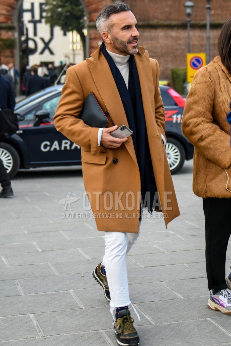 Men's coordinate and outfit with plain navy scarf/stall, plain brown chester coat, plain white turtleneck knit, plain white cotton pants, plain navy socks, olive green low-cut sneakers, plain black clutch/second bag/drawstring. ...and a black clutch/second bag/drawstring.