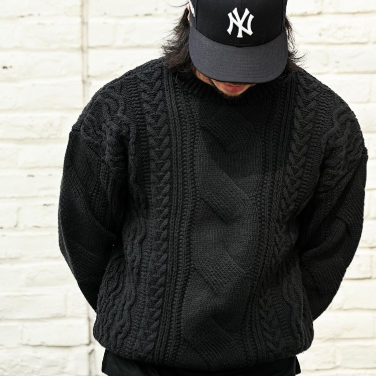 The powerful cable-knit knit will make your coordination deviation explode!