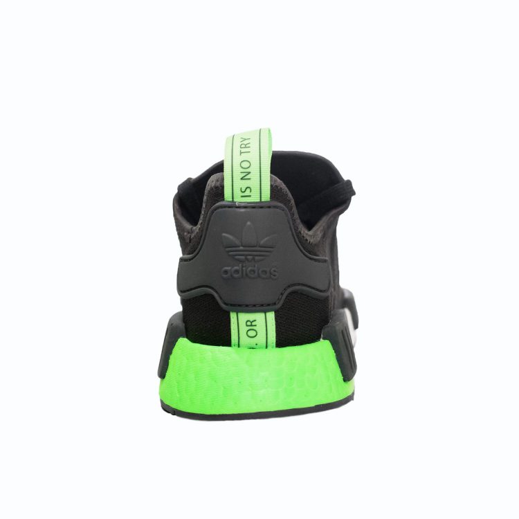 メンズ注目モデルはこれ！「ヨーダ」と「ダース・ベイダー」をそれぞれイメージしアップデートされた“NMD”