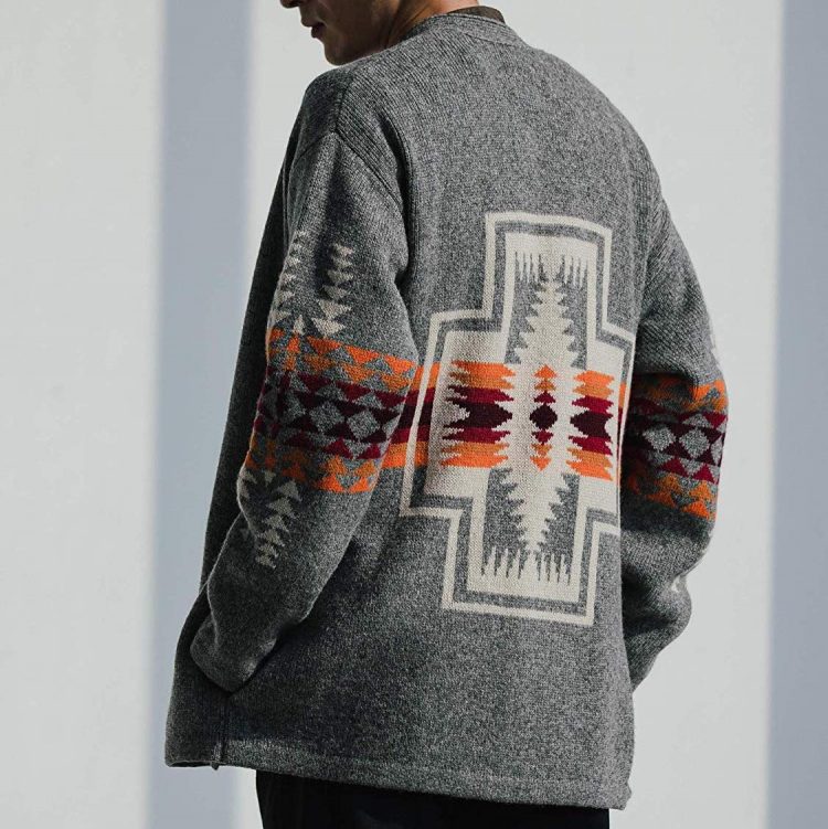 The ethnic style pattern fits the mood of the moment! "PENDLETON Cardigan.
