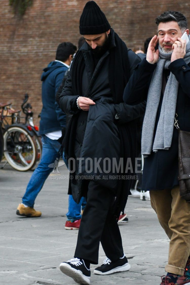 Winter men's coordinate and outfit with plain black knit cap, plain black scarf/stall, plain black down jacket, plain black stainless steel collar coat, plain black slacks, and black low-cut sneakers.