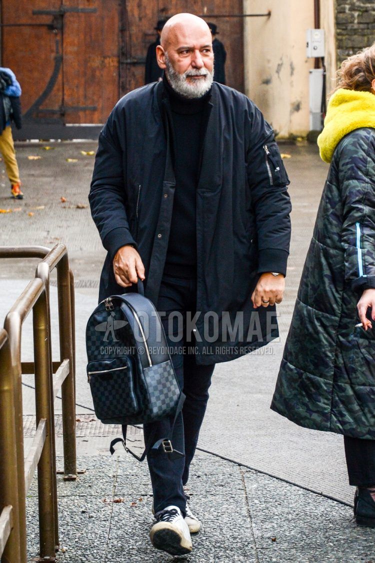 黒ニット コーデ メンズ特集 定番であり旬でもあるマスターピースで着こなしを格上げ メンズファッションメディア Iicf ページ 7