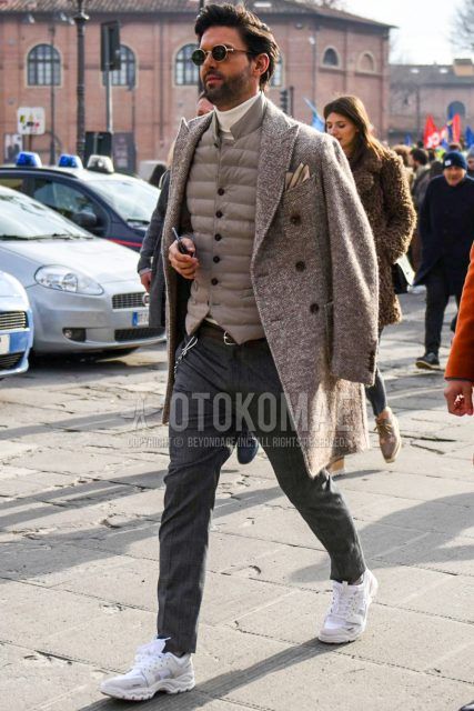 Men's coordinate and outfit with plain sunglasses, beige herringbone chester coat, plain beige inner down, plain white turtleneck knit, plain gray slacks, and white low-cut sneakers.
