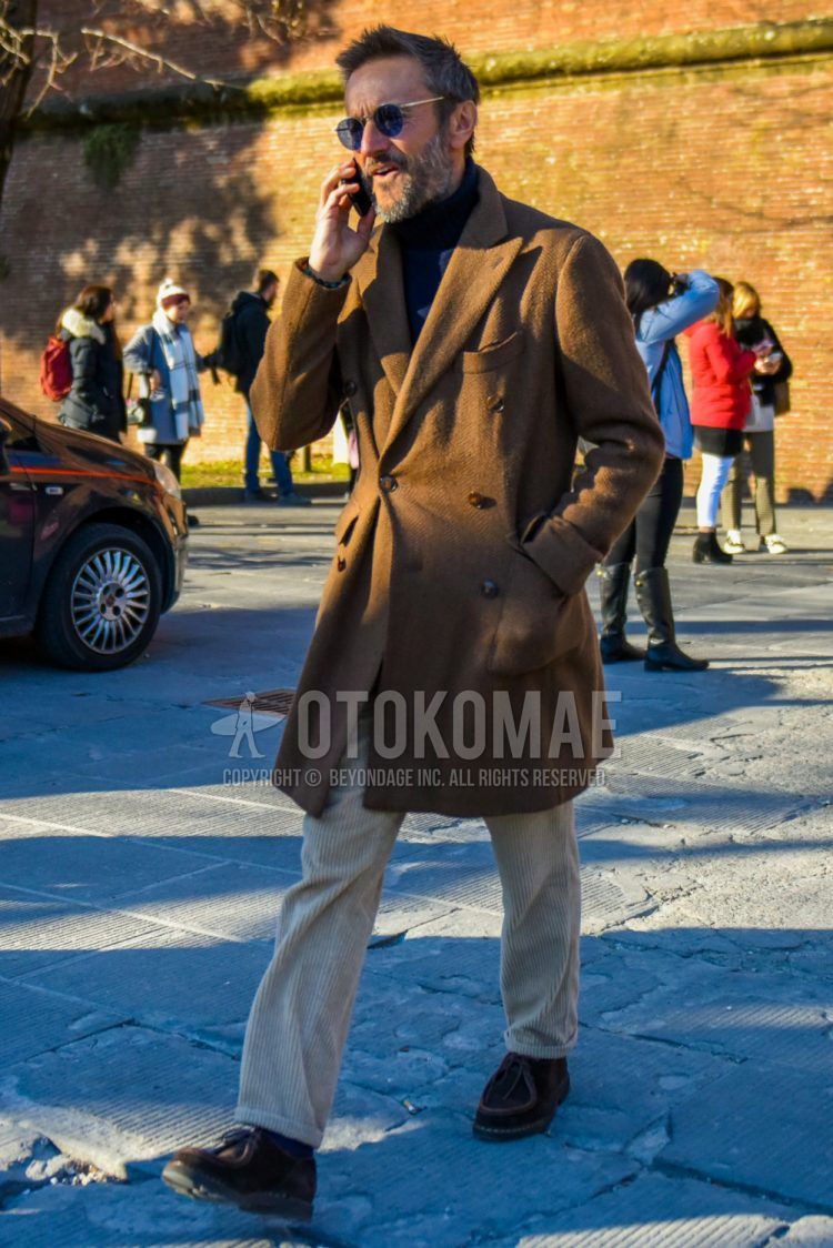 Men's coordinate and outfit with plain sunglasses, plain brown chester coat, plain navy tailored jacket, plain beige winter pants (corduroy,velour) and brown leather shoes.