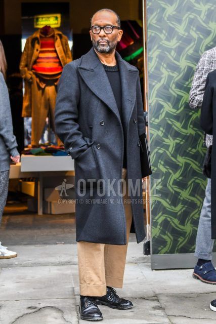 Men's coordinate and outfit with plain glasses, plain gray Ulster coat, plain black sweater, plain beige chinos, plain wide pants, and black plain-toe leather shoes.